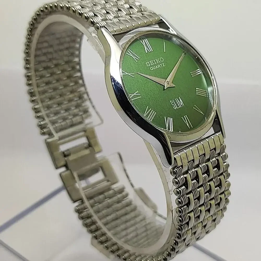 Vintage Style Seiko Quartz Mens Silver Watch & Green accents W/ Metal Strap